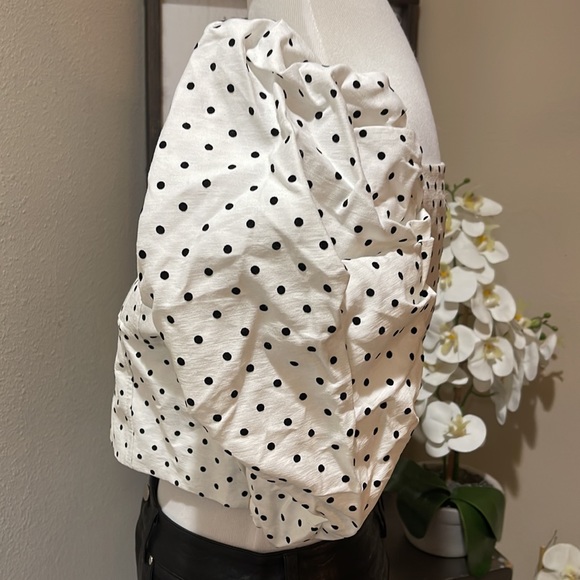 Puff Sleeve Crop top.                  TRN5 - Picture 4 of 6